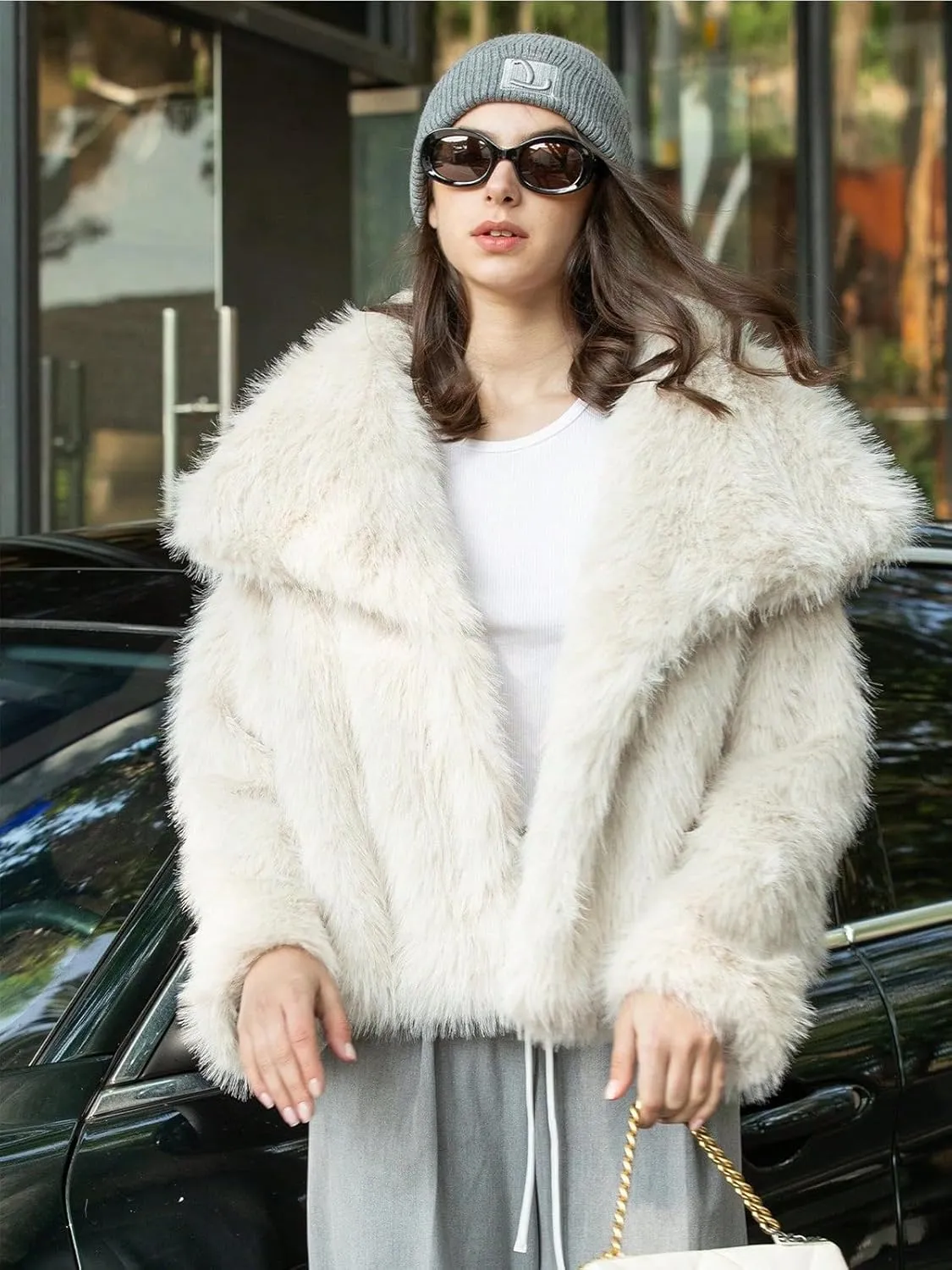Gnveub Women's Faux Fur Jacket Oversized Lapel Fur Coat Winter Warm Fluffy Short Outerwear
